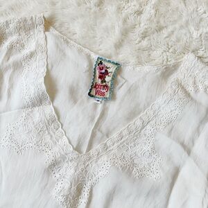 Johnny Was Woman White Eyelet Lace V-Neck Top SMALL Boho Western Cottagecore